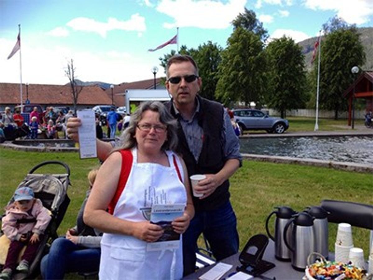 Gunn Siri Ousdal og Jøren-Ola Ousdal fikk tid til en liten foto-seanse innimellom servering av suppe og kaffe.